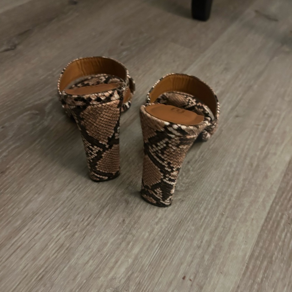 Sandals - Picture 6 of 6